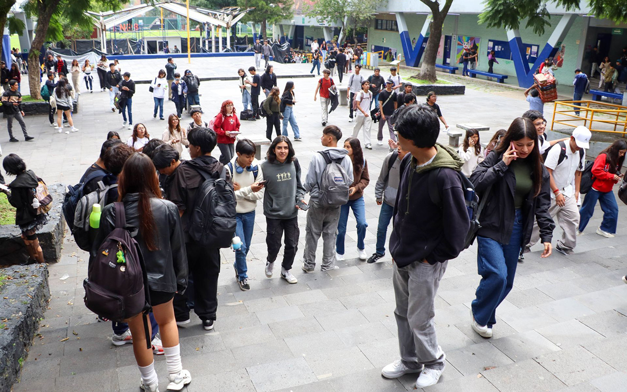 Padres de familia se suman a brigadas de seguridad en la UNAM