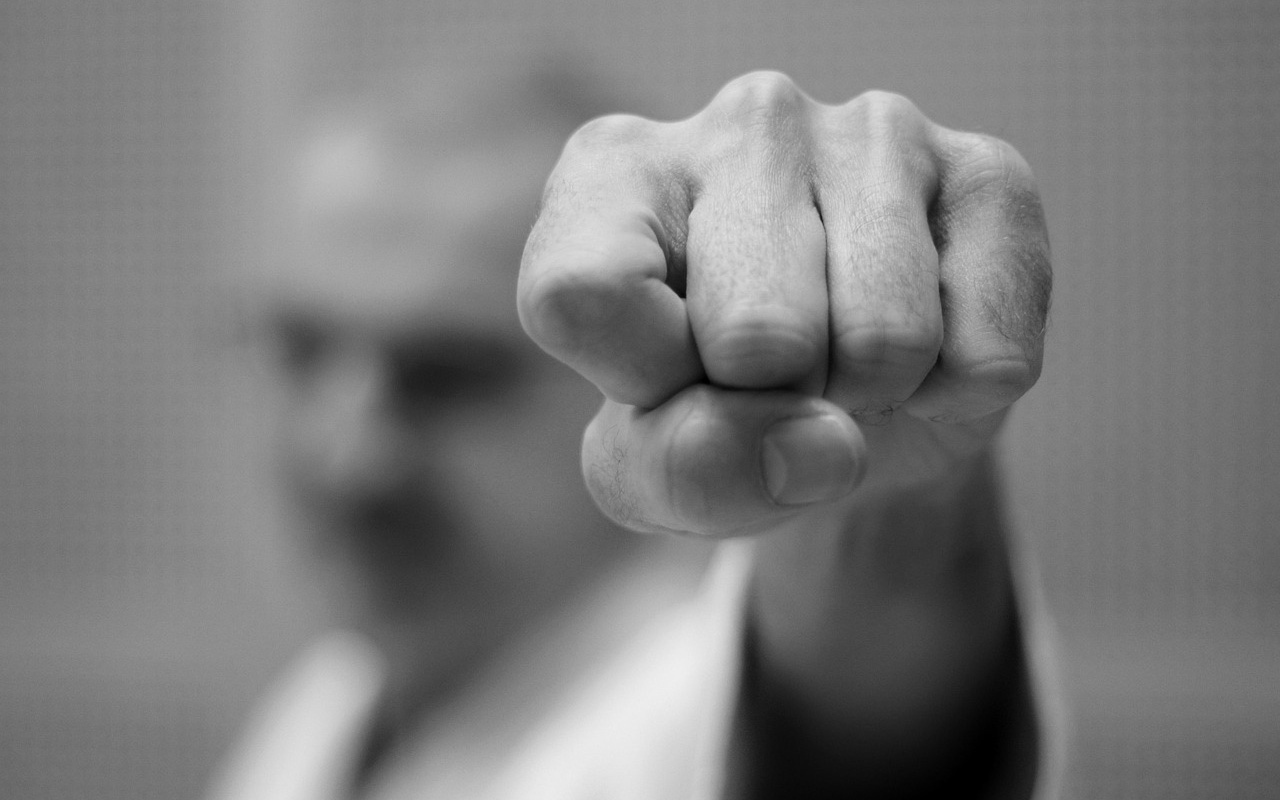 Presentan iniciativas de Ley para sancionar a violentadores de menores y mujeres