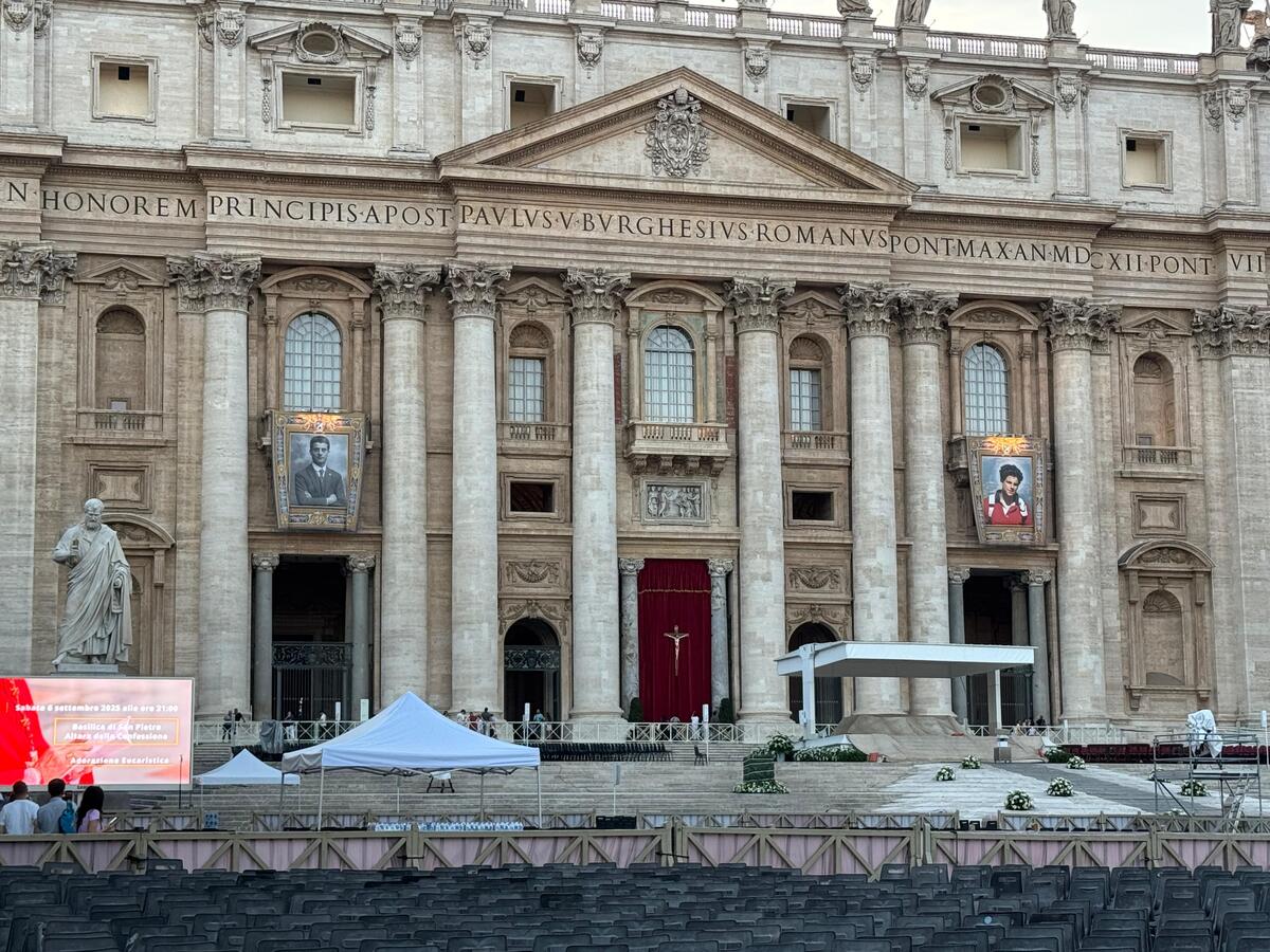 Carlo Acutis fue canonizado por el papa León XIV en la Plaza de San Pedro. FOTO: JUAN CARLOS CARREDANO