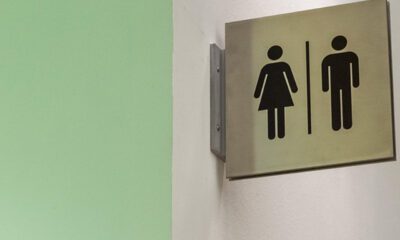 Texas aprueba ley; hombres biológicos no podrán ingresar a baños de mujeres