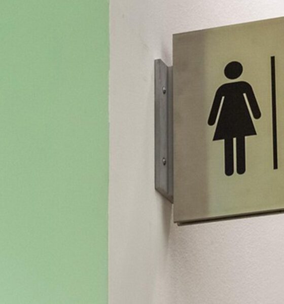 Texas aprueba ley; hombres biológicos no podrán ingresar a baños de mujeres