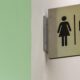 Texas aprueba ley; hombres biológicos no podrán ingresar a baños de mujeres