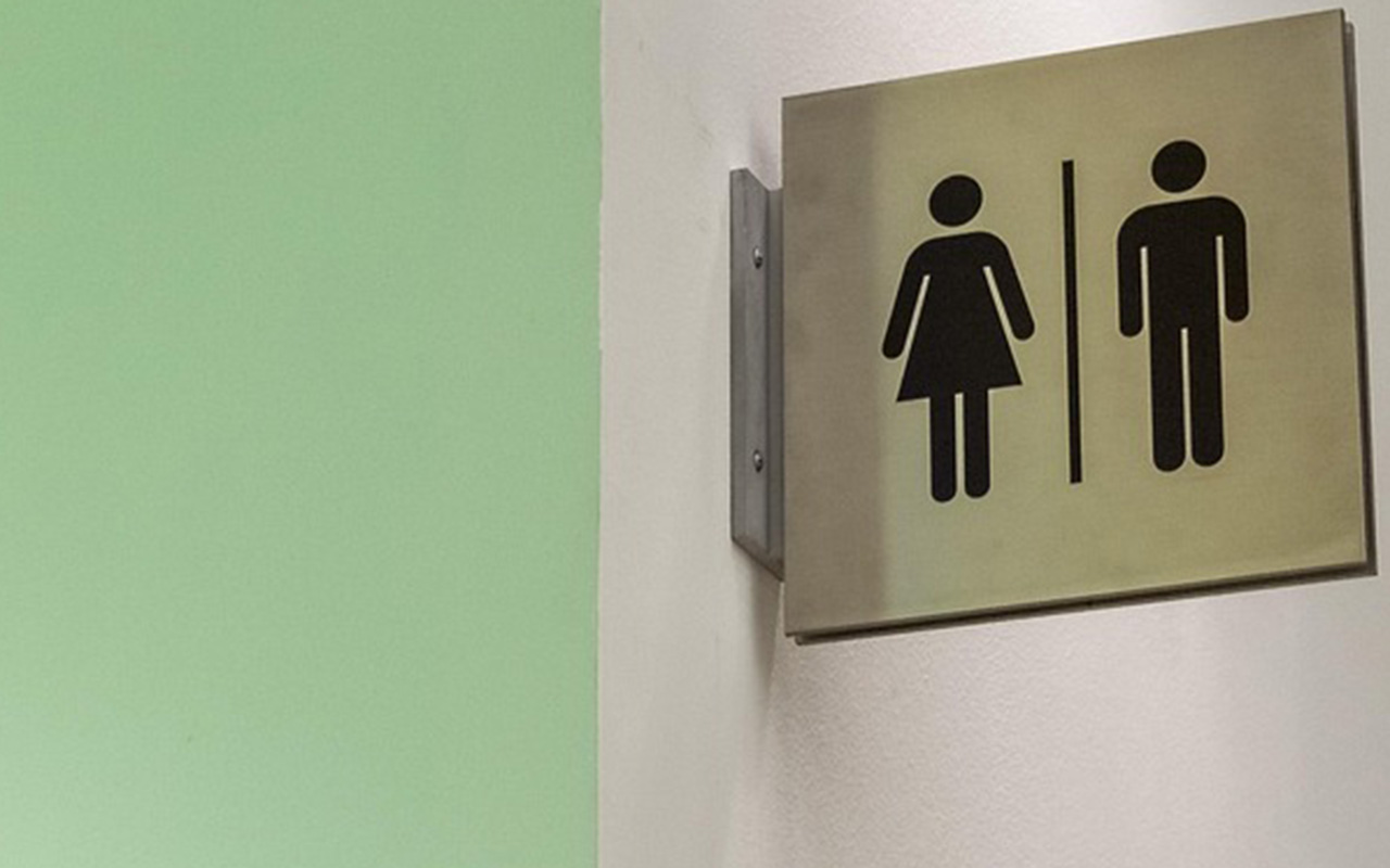 Texas aprueba ley; hombres biológicos no podrán ingresar a baños de mujeres