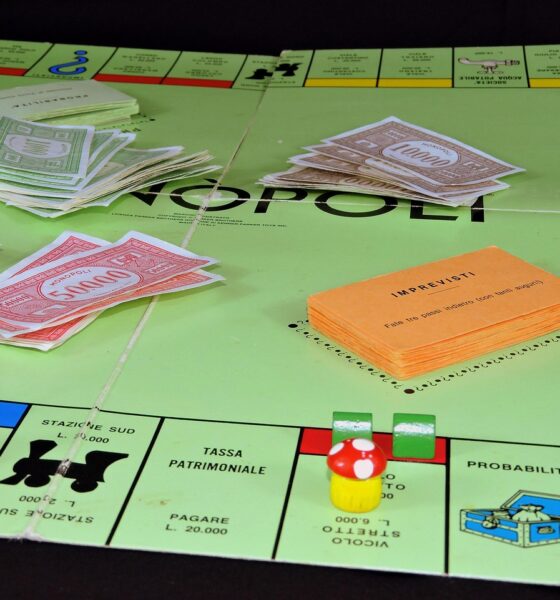 Educación financiera desde casa: juegos de mesa que enseñan a los niños a cuidar el dinero