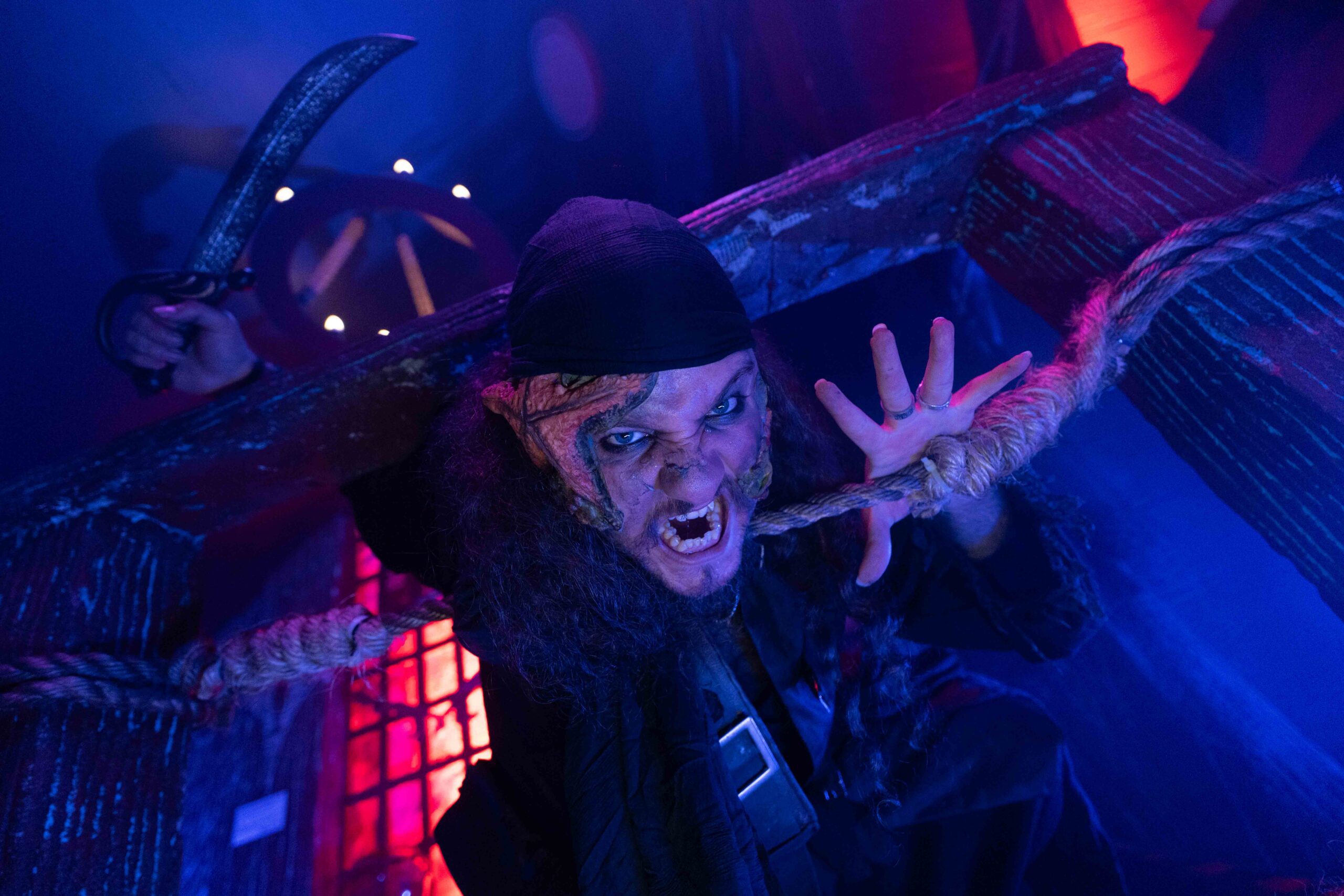 la nueva atracción de temporada del Acuario Inbursa, “La maldición de los piratas”, a propósito del Día de Muertos. Se trata de una experiencia inmersiva para toda la familia,