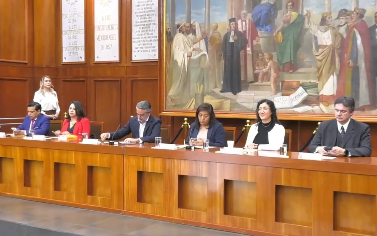 Presentan en Congreso del Edomex libro que analiza mitos y realidades del aborto en México