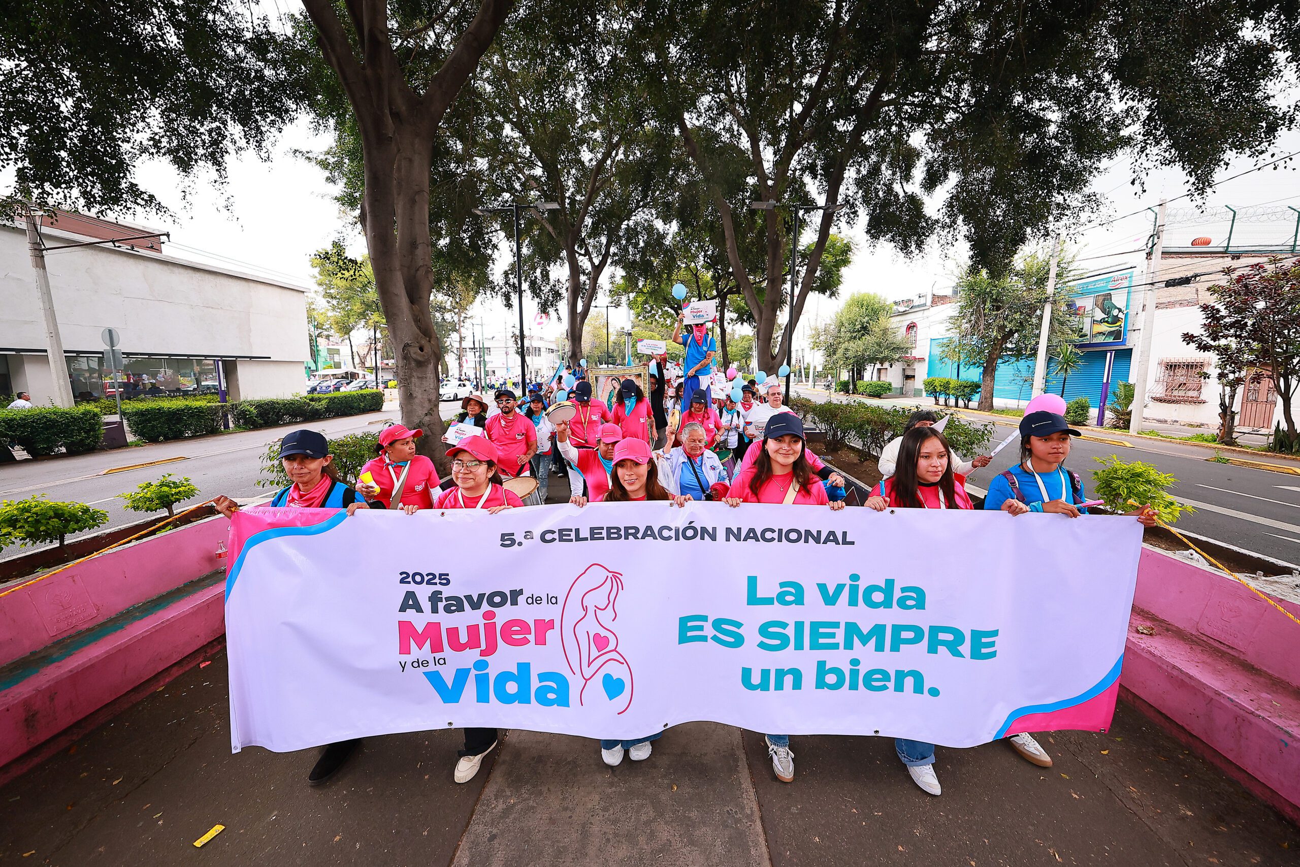A favor de la mujer y de la vida