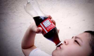 México elimina la participación de menores de edad en anuncios de bebidas azucaradas