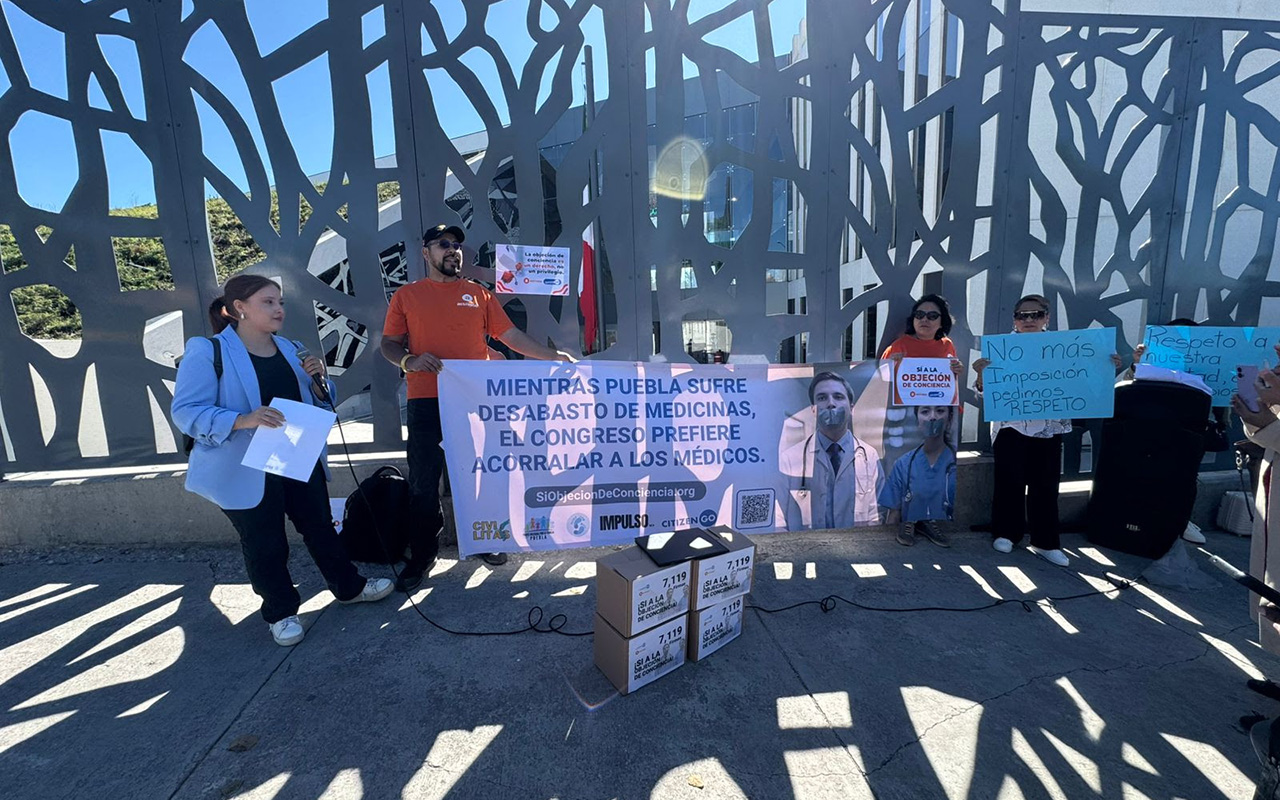 Médicos y ciudadanos defienden su derecho a la objeción de conciencia en Puebla