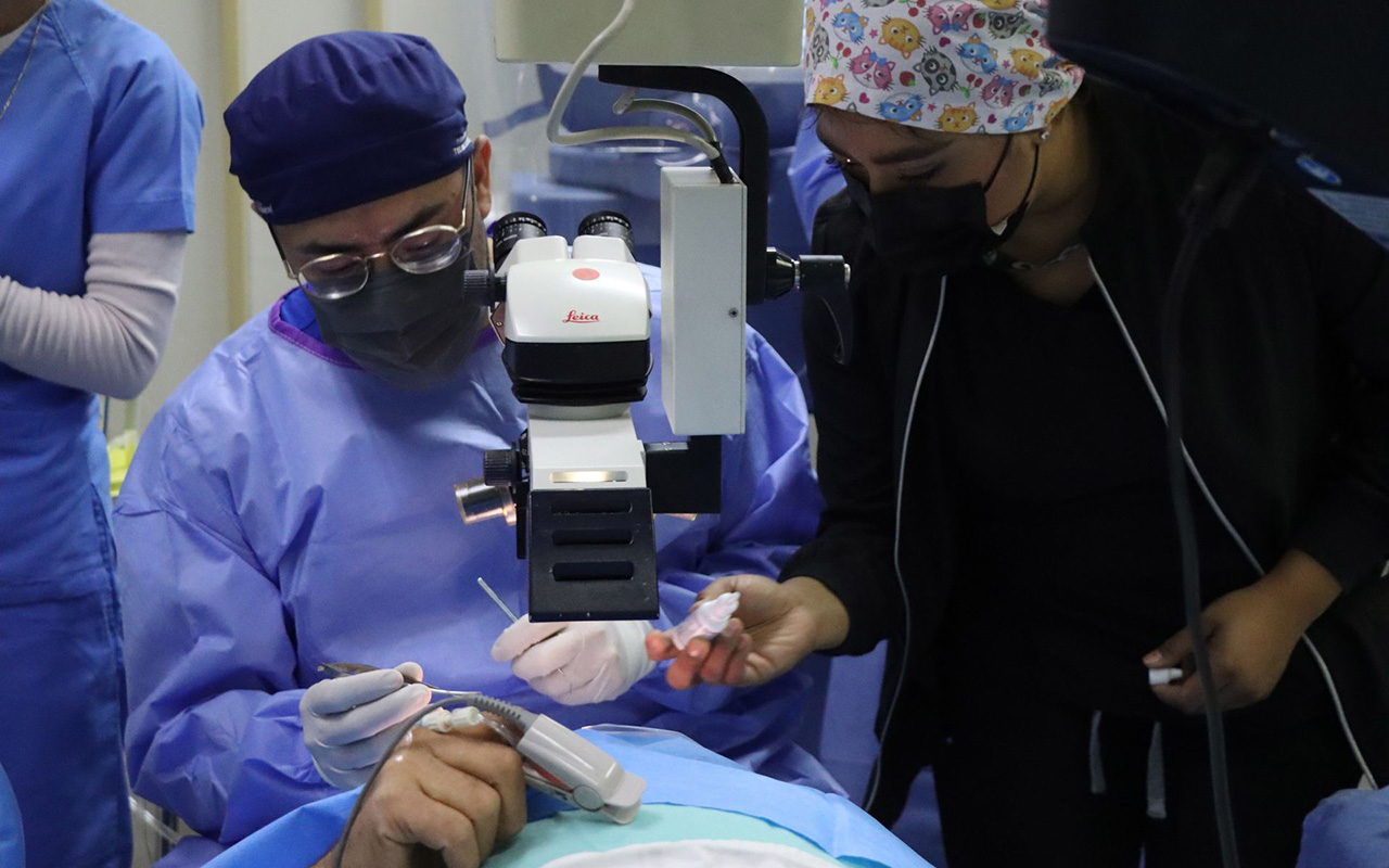 Cirugía robótica y espíritu de equipo: una fórmula que multiplica la vida