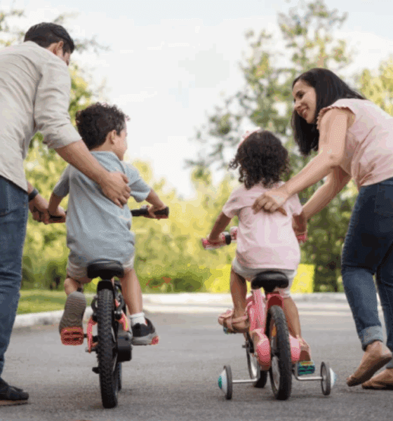 familia en bicicleta