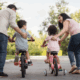 familia en bicicleta