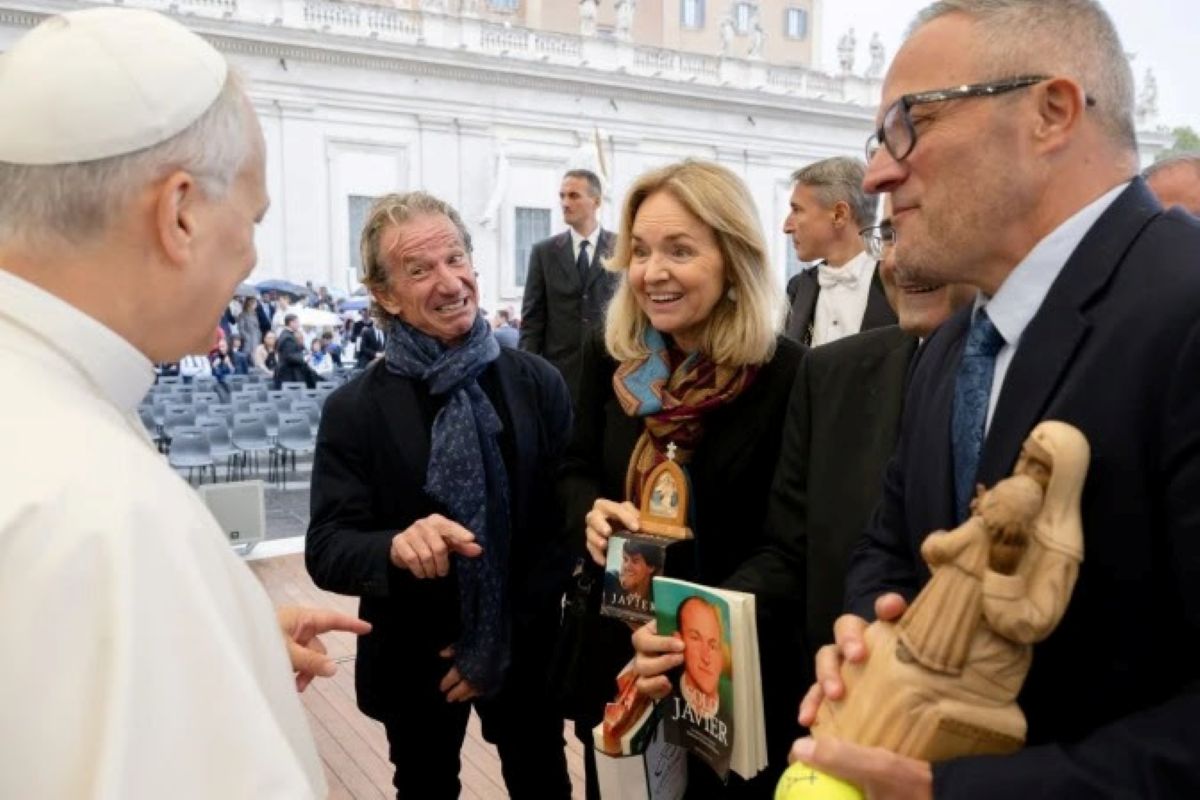 El documental Solo Javier recibe la bendición apostólica. El equipo se encontró con el Papa León XIV en San Pedro, confirmando la misión de la película