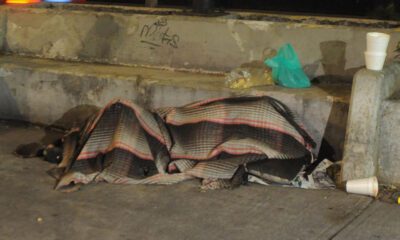 Dormir en banquetas ya no será delito; protegen dignidad de quienes viven en la calle