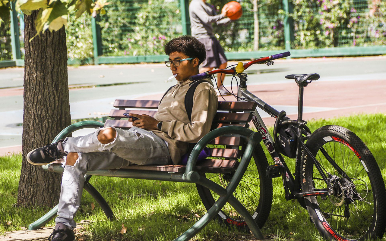 La generación de las seis horas: tecnología sin guía y salud mental sin prioridad