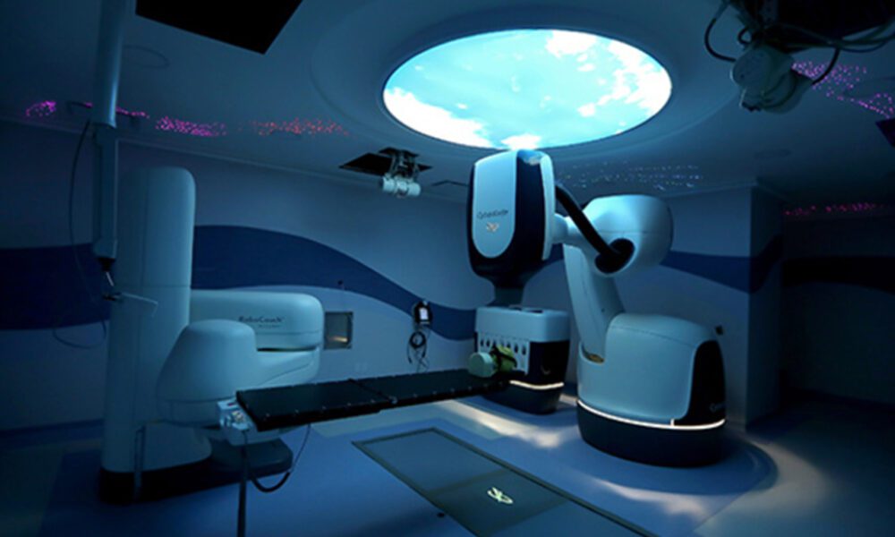 "Aquí nadie se rinde"; México dará un salto histórico en atención al cáncer con tecnología robótica