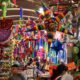 CIUDAD DE MÉXICO, 12DICIEMBRE2025.- Decenas de piñatas adornan las inmediaciones del Mercado de Jamaica de cara a la celebración de las fiestas decembrinas. FOTO: GALO CAÑAS/CUARTOSCURO.COM