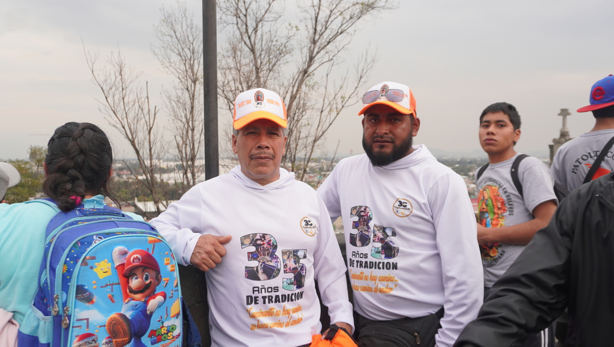 80 ciclistas de Hueyotlipan llegaron hasta el Tepeyac para agradecer a la Virgen de Guadalupe. Foto: Julio Hortiales