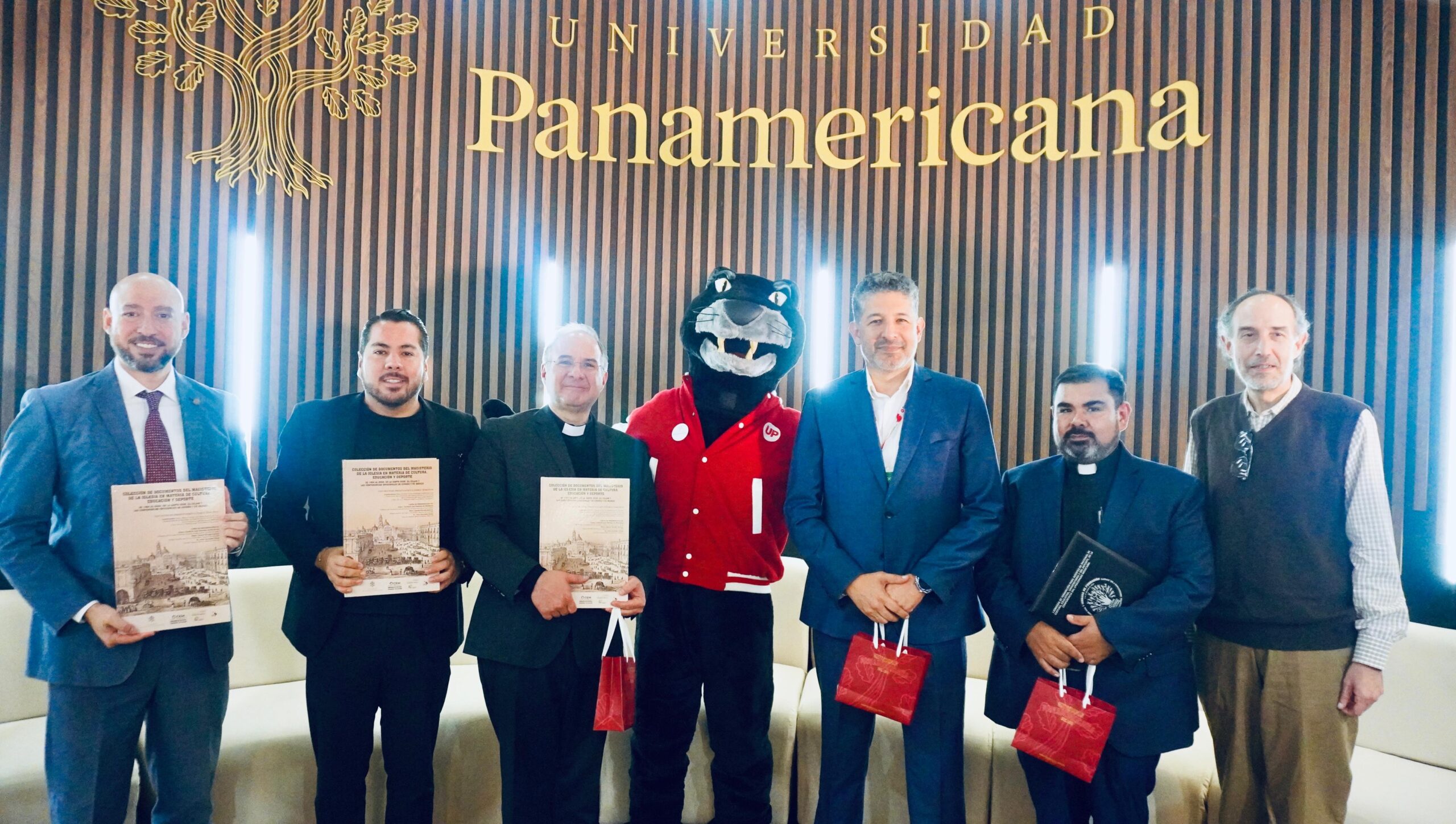 En cierre de FIL se presenta Colección de Documentos del Magisterio de la Iglesia Católica en Materias de Cultura, Educación y Deporte