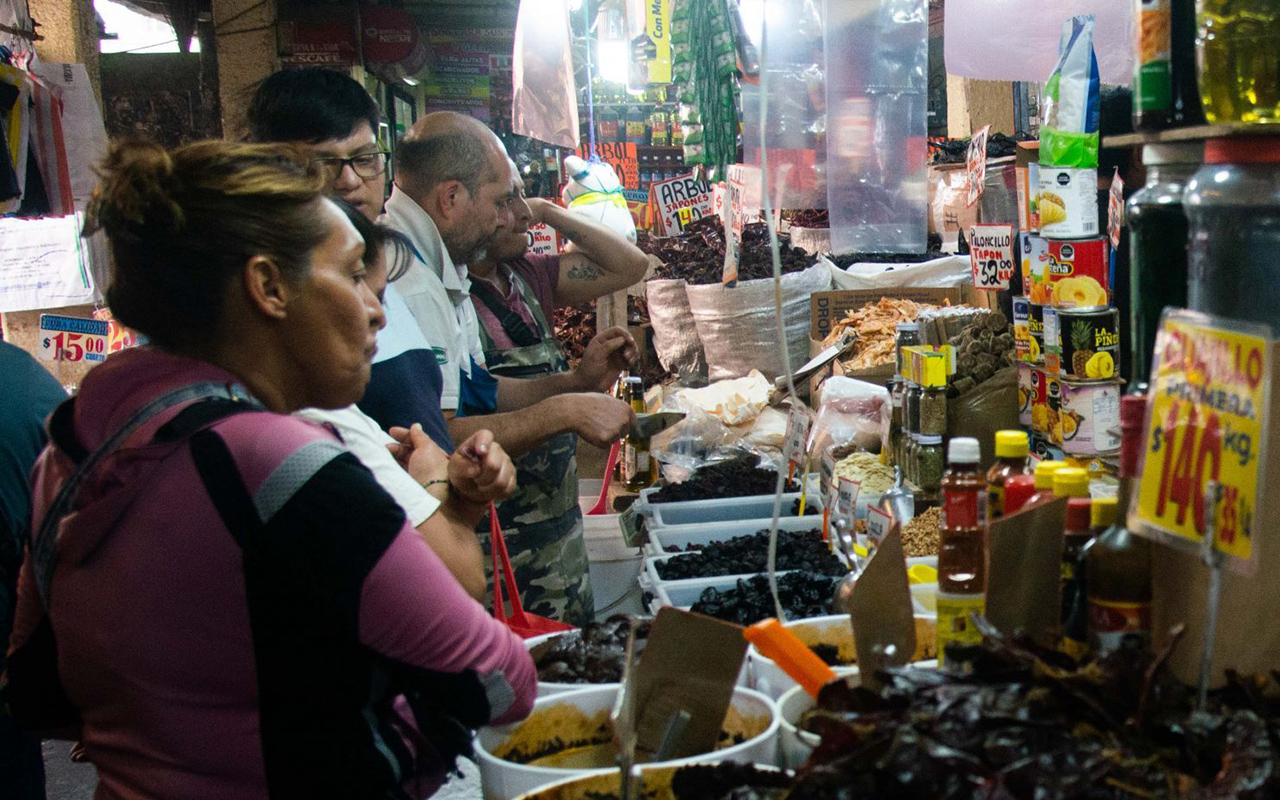 Familias ajustan gasto para celebrar sin desbalancear el hogar