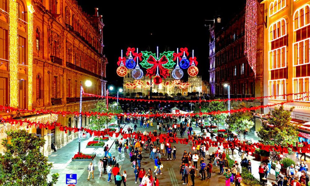 Zócalo enciende la Navidad y abre un corredor de luz para que familias celebren la vida