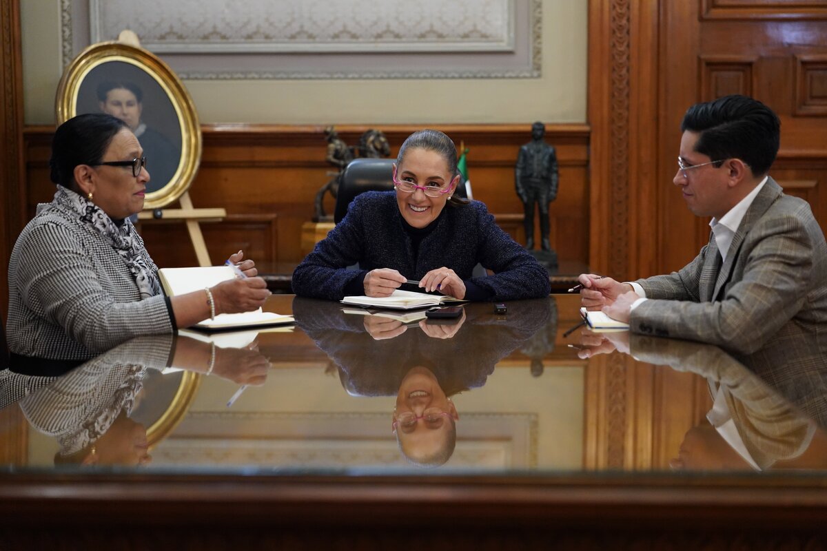 Sheinbaum reitera en llamada telefónica invitación a León XIV para visitar México