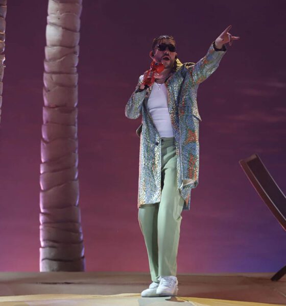 “Somos humanos”: Bad Bunny aborda migración en momento cumbre de los Grammy