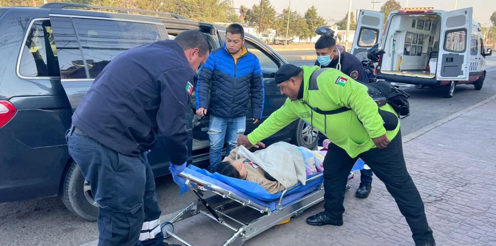 Una joven de 23 años dio a luz en su camioneta en la carretera México-Pachuca con ayuda de policías de Tecámac