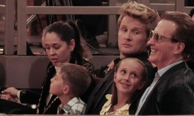 CIUDAD DE MÉXICO, 12MARZO2026.- Se llevó a cabo una misa de acción de gracias por los 50 años de trayectoria del cantante Emmanuel, a la que asistió acompañado de su familia, entre ellos sus hijos Alexander Acha y Giovanna Acha, y dos de sus nietos en la Catedral Metropolitana. FOTO: CAMILA AYALA BENABIB / CUARTOSCURO.COM