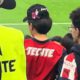 "Aprendió una lección”: padre reprende mala conducta de su hijo en estadio de fútbol