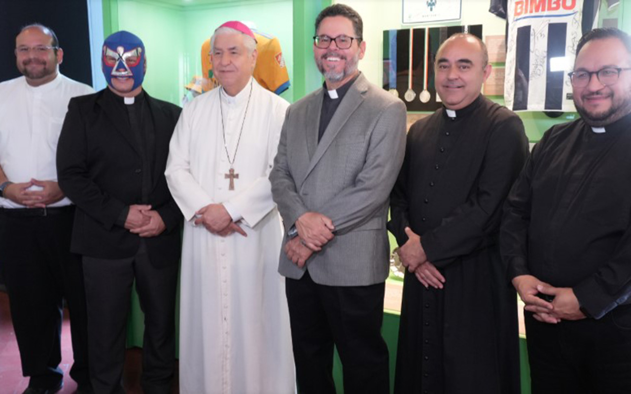 Arzobispo de Monterrey inaugura exposición 'Fe en la Cancha' en vísperas del Mundial 2026