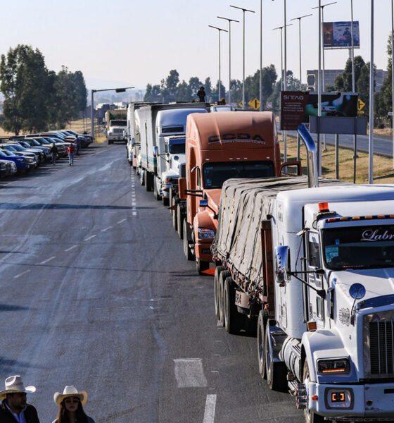 Ciudadanos enfrentan retrasos y gastos por cierre de vías ante paro transportista